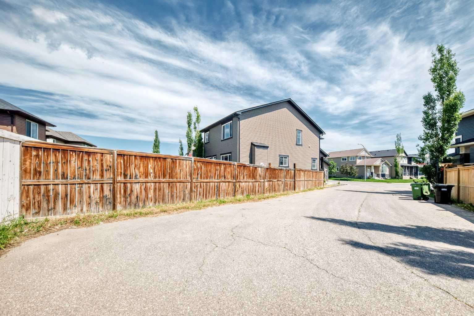325 Evanspark Gardens NW