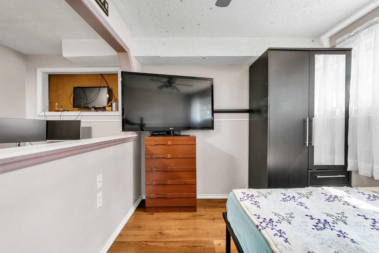 215 ERIN WOODS Drive SE