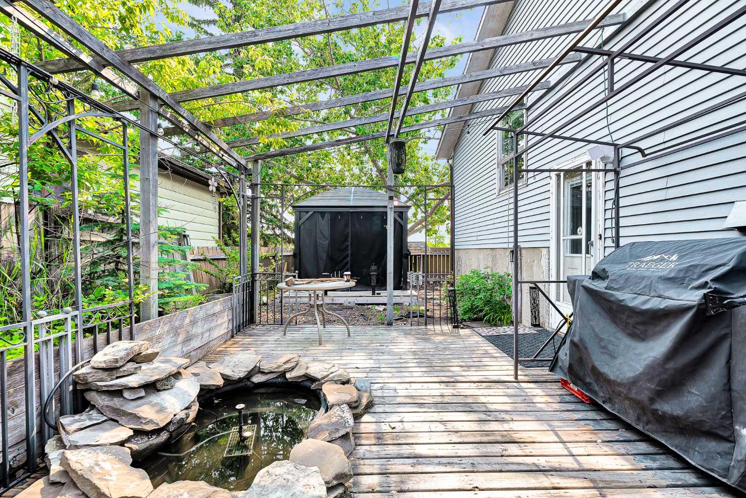 215 ERIN WOODS Drive SE