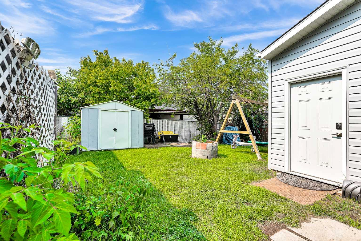 215 ERIN WOODS Drive SE
