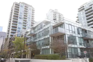 304, 51 Waterfront Mews SW