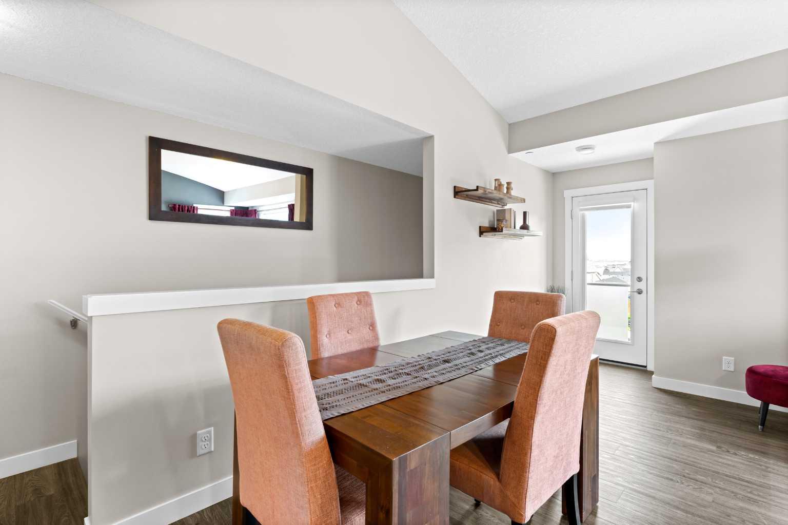 271 Livingston Common NE