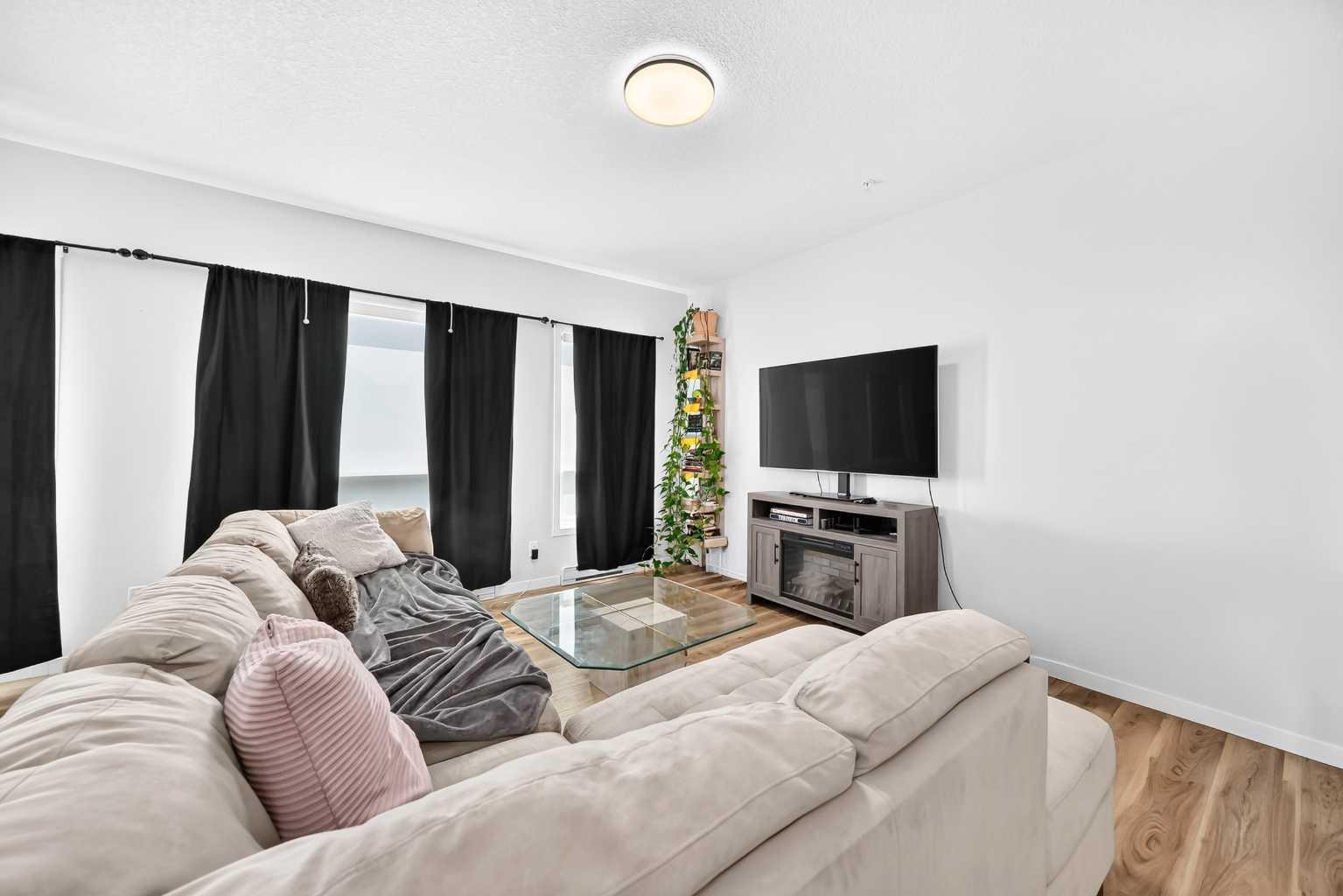 3208, 220 Seton Grove SE
