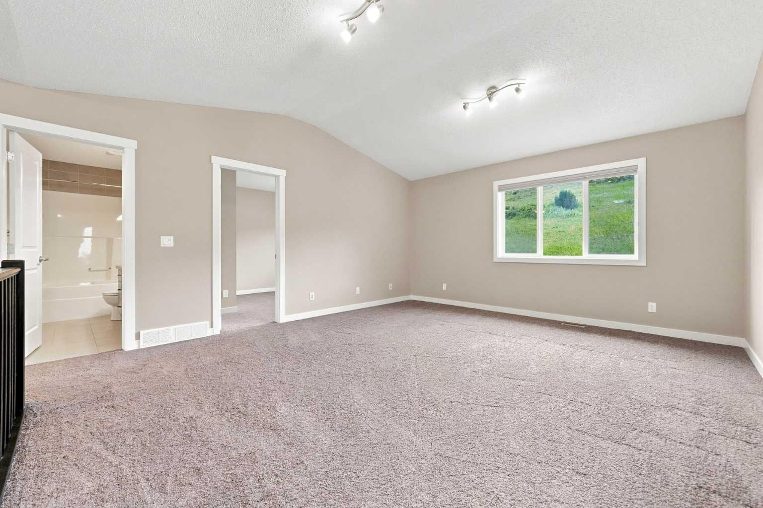 80 Sherwood Crescent NW