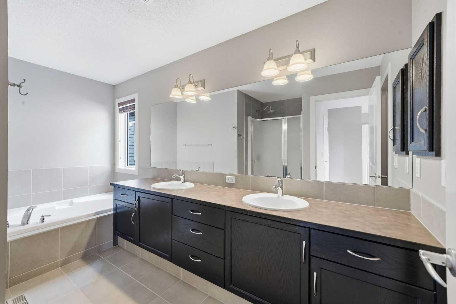 80 Sherwood Crescent NW
