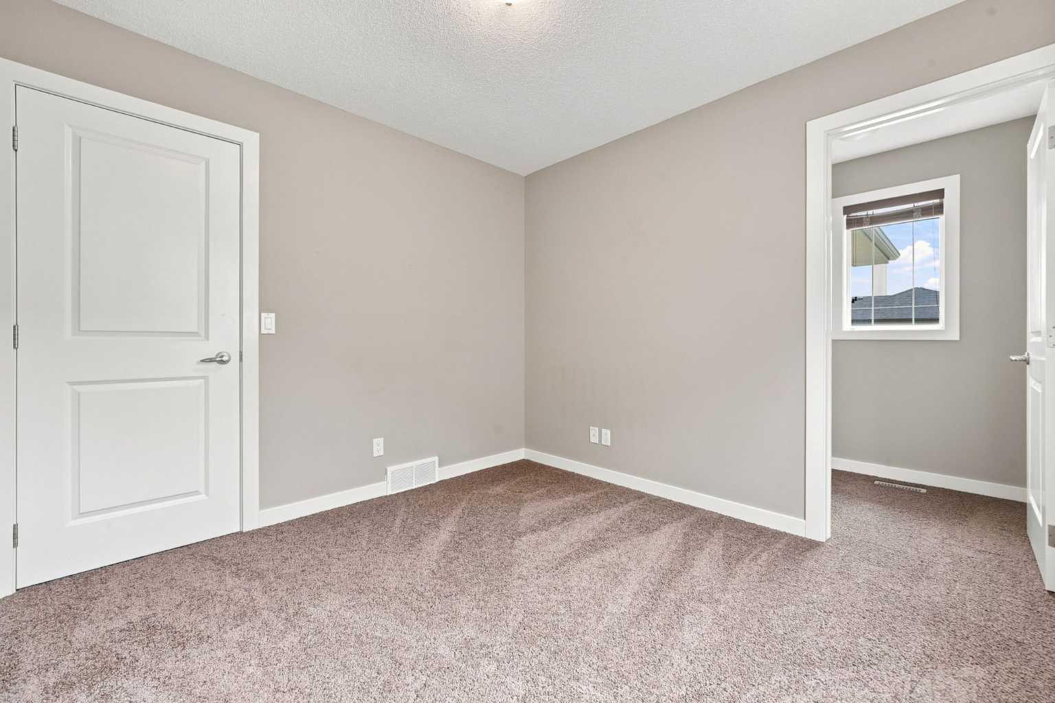 80 Sherwood Crescent NW