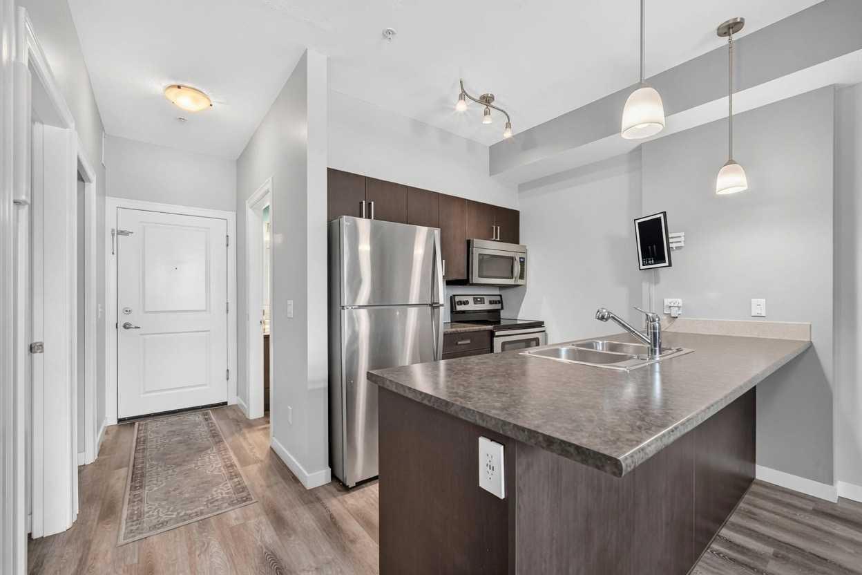 101, 117 Copperpond Common SE