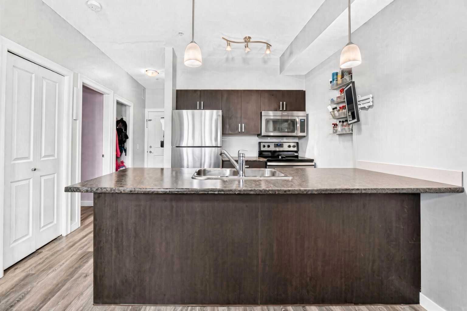 101, 117 Copperpond Common SE
