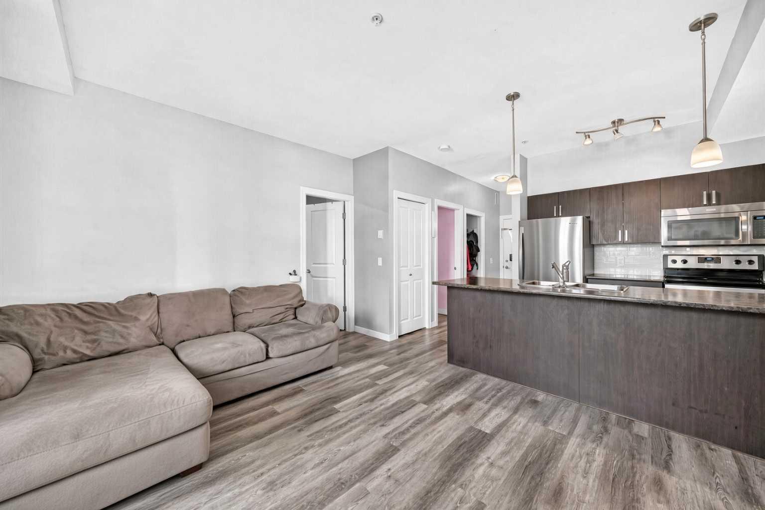 101, 117 Copperpond Common SE