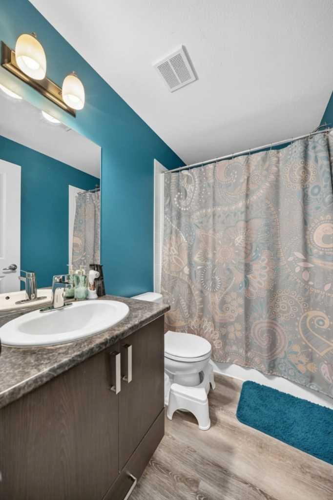 101, 117 Copperpond Common SE