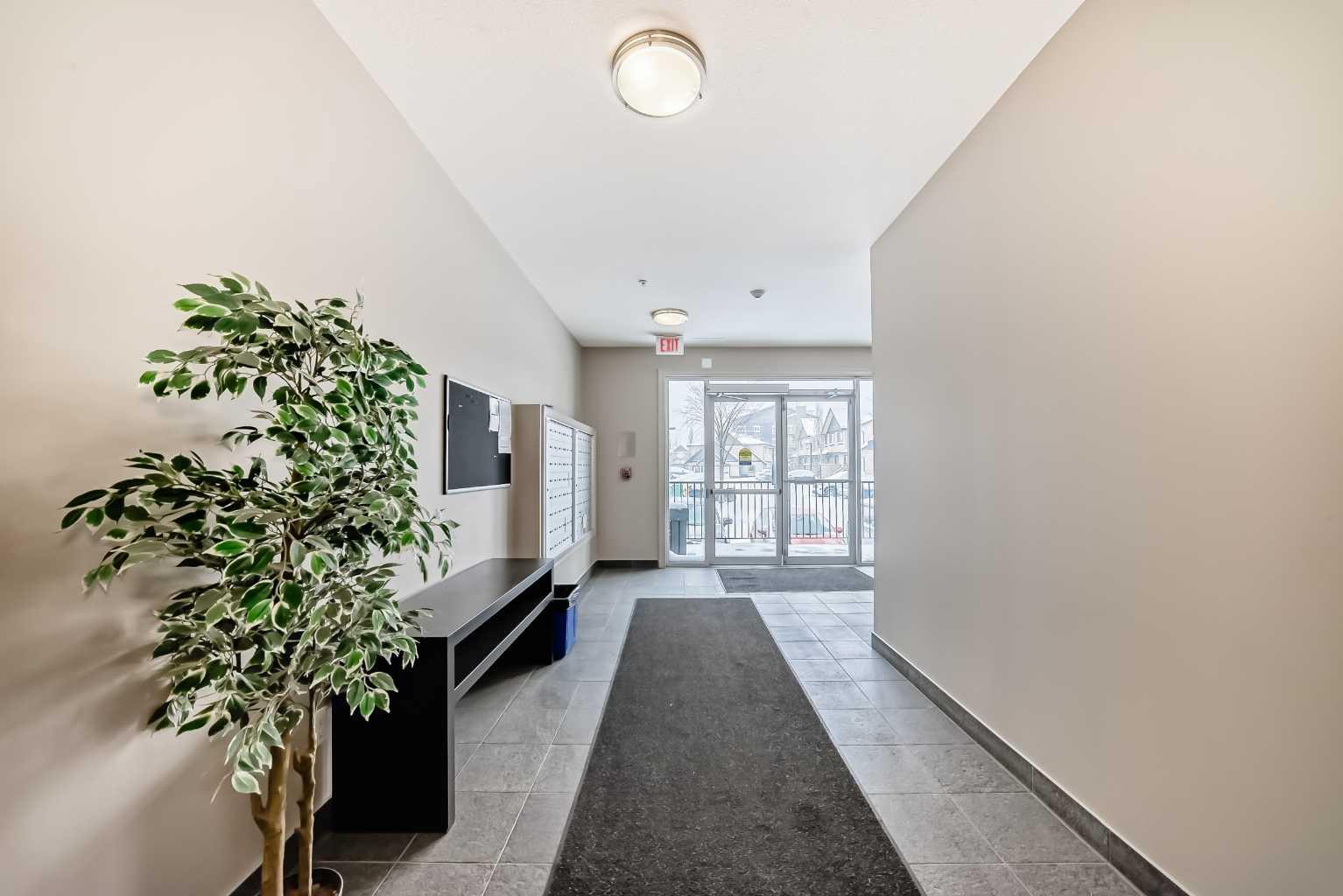 101, 117 Copperpond Common SE
