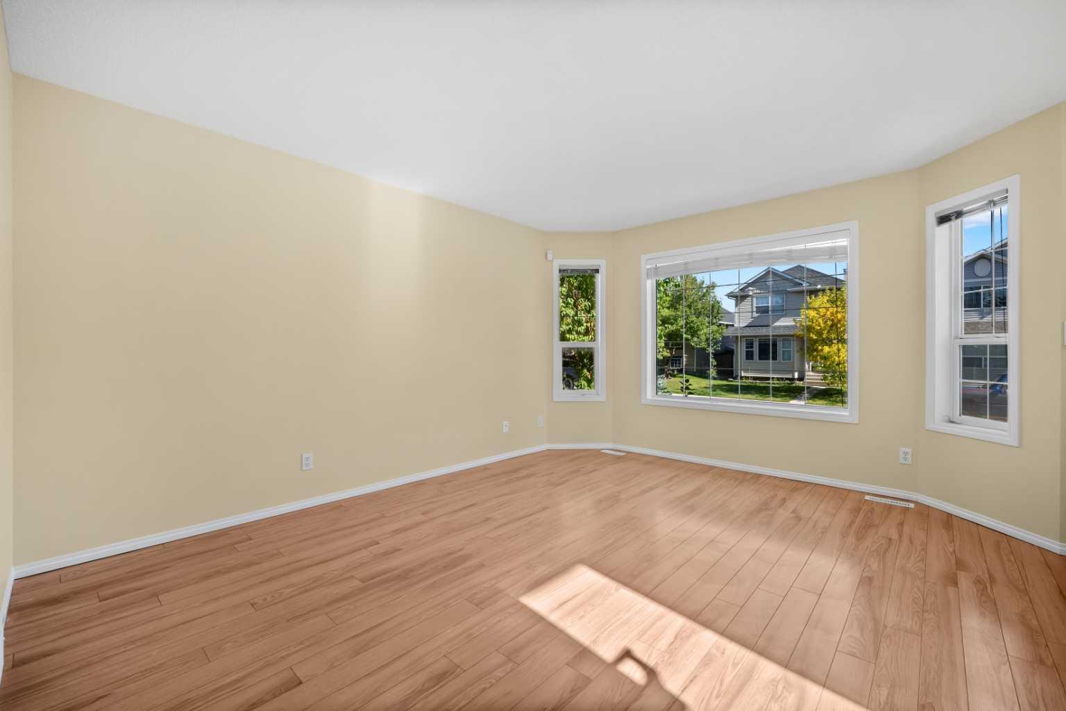 172 Citadel Bluff Close NW
