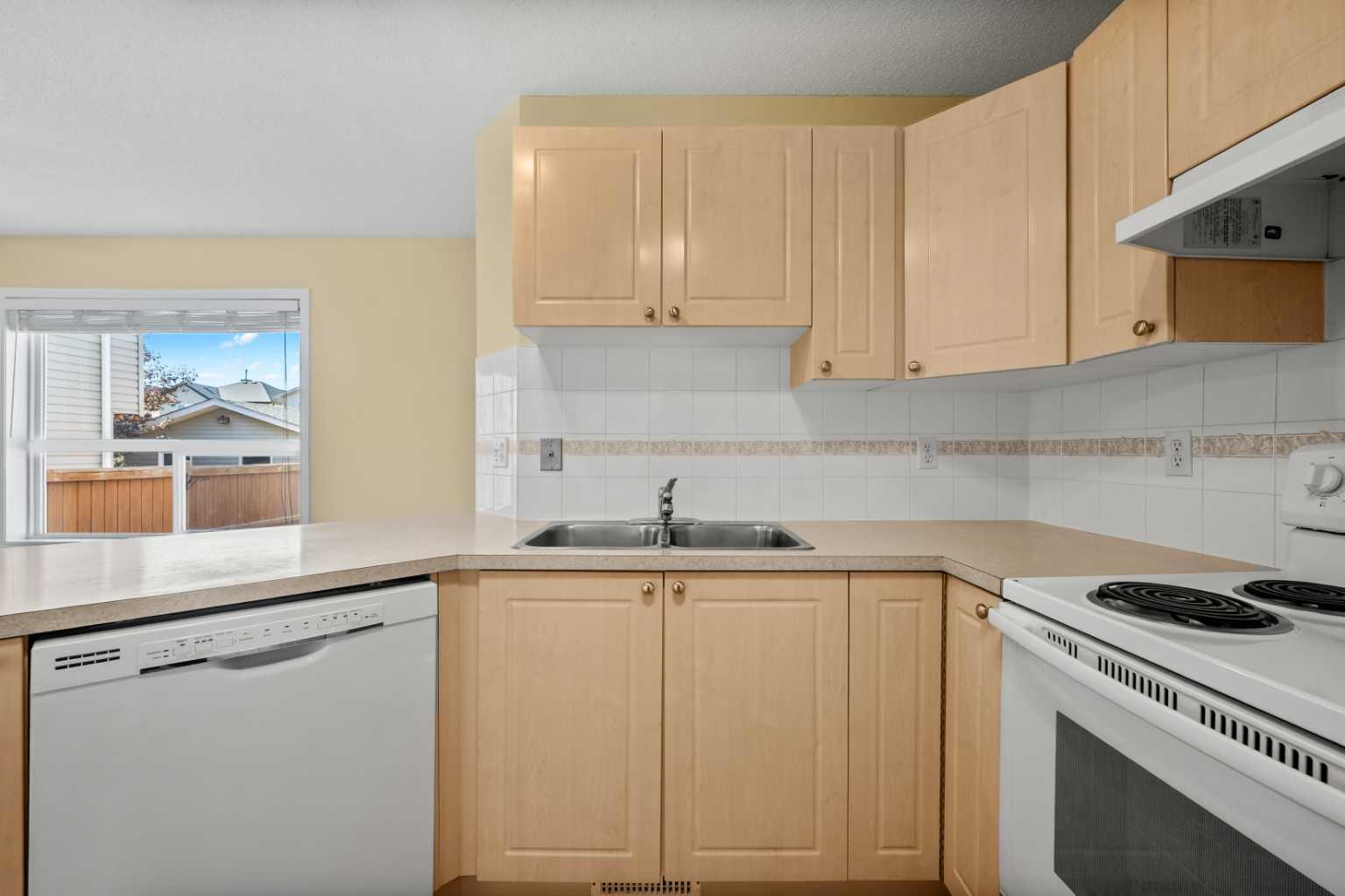 172 Citadel Bluff Close NW