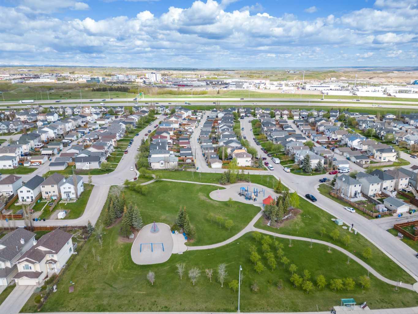 172 Citadel Bluff Close NW