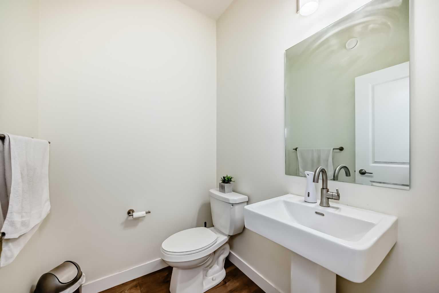 138 Silver Spruce Grove SW