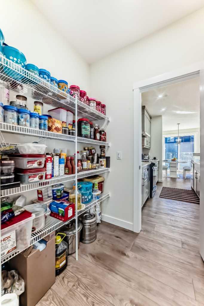 138 Silver Spruce Grove SW