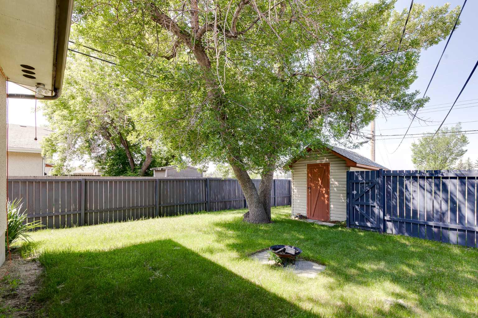 933 Marcombe Drive NE