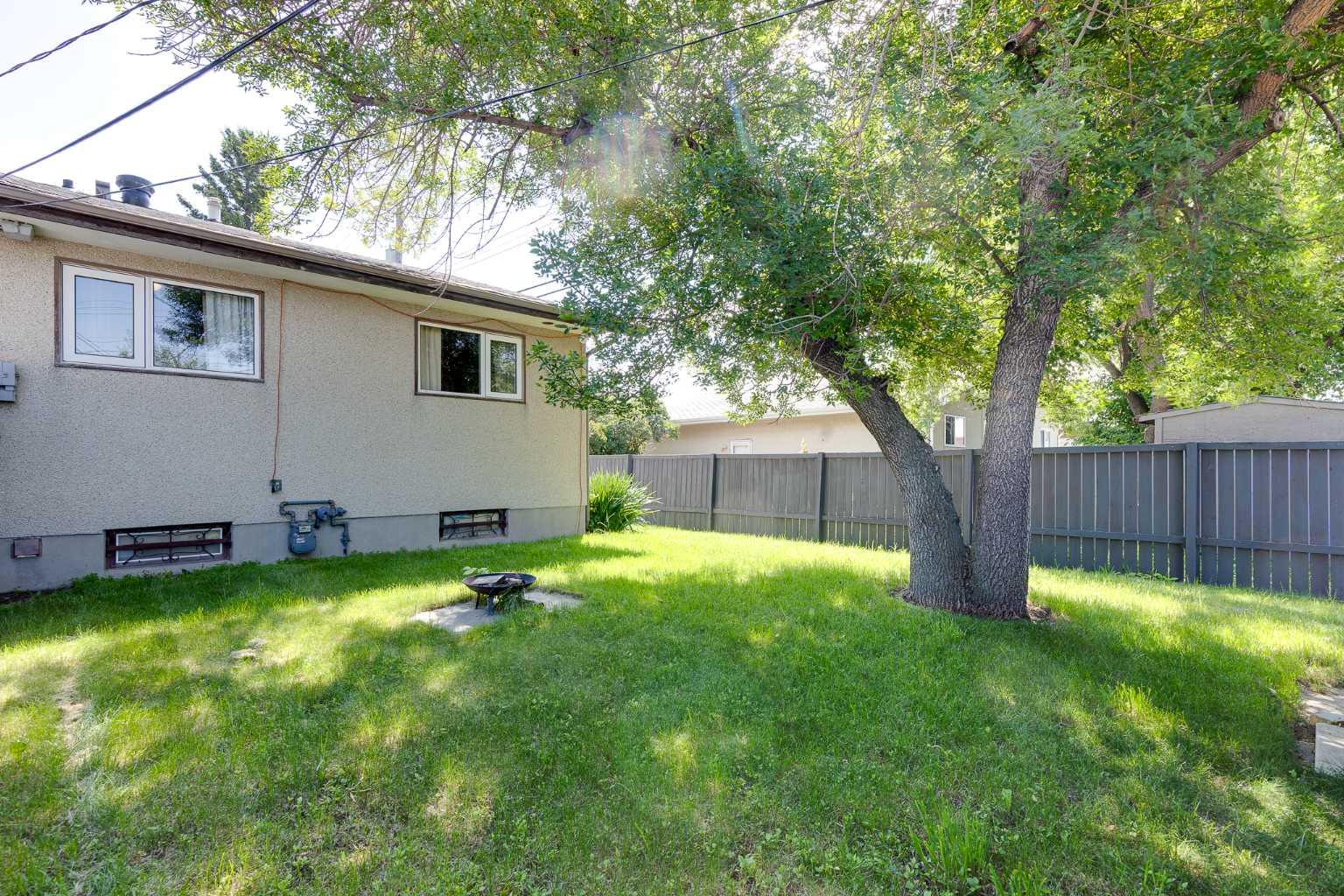 933 Marcombe Drive NE