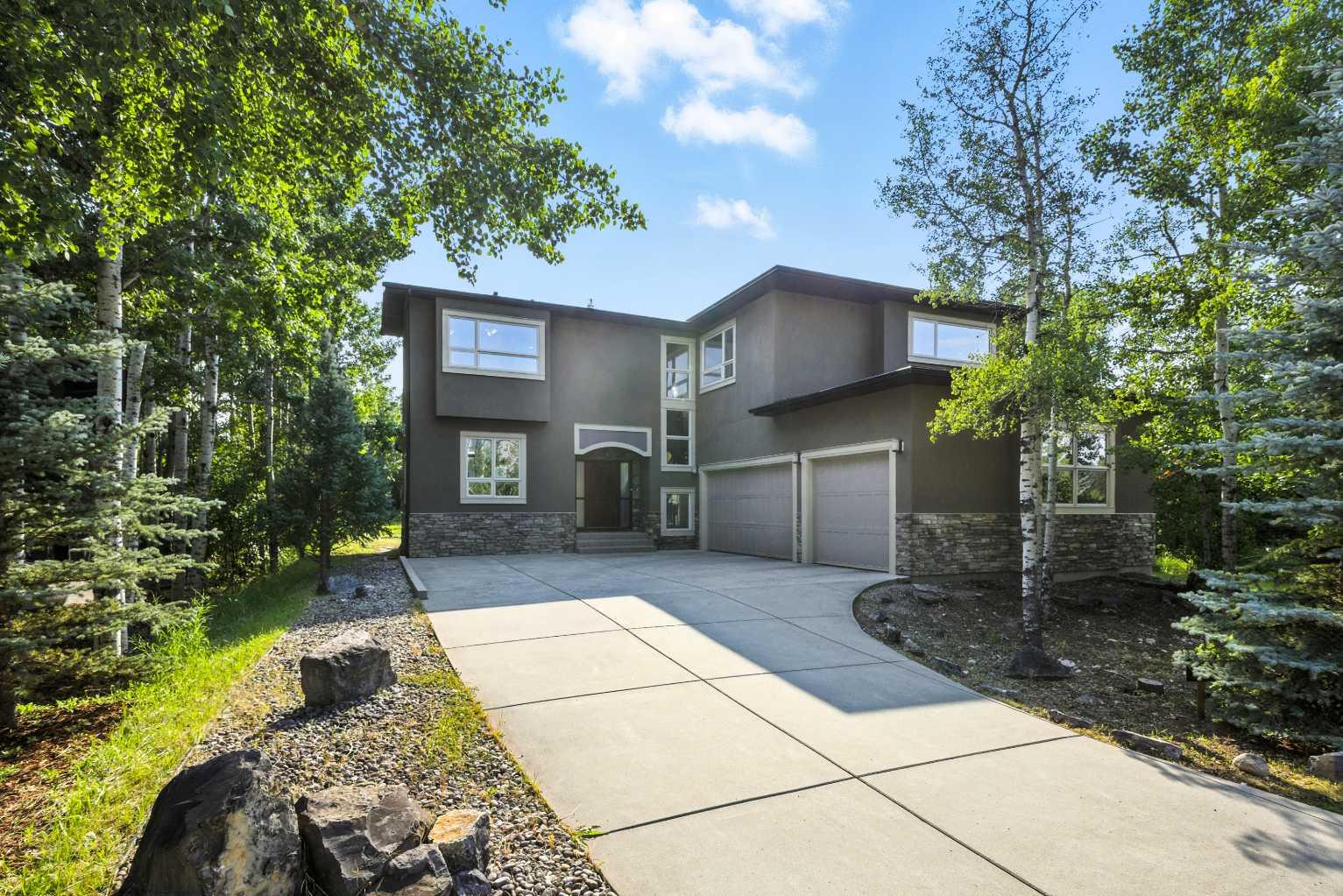 62 Posthill Drive SW