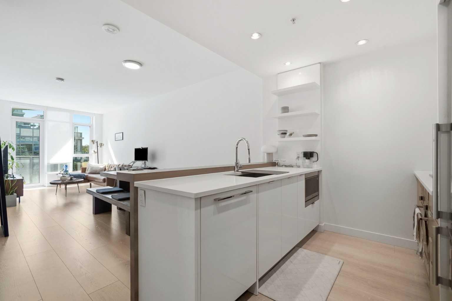 303, 138 waterfront Court SW