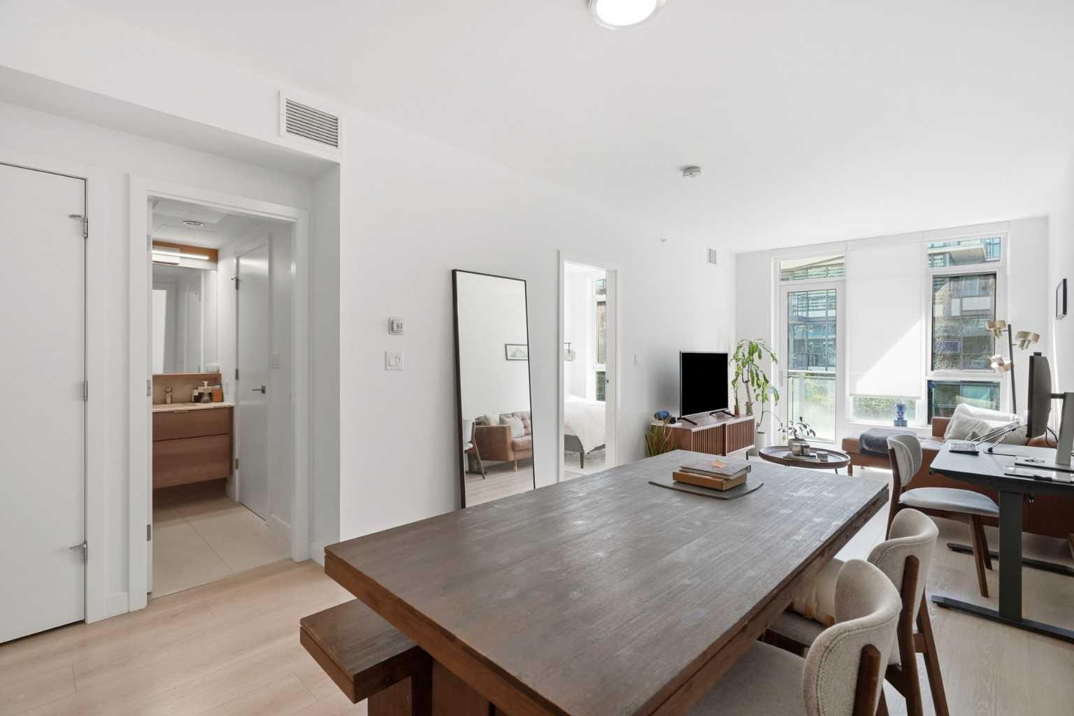 303, 138 waterfront Court SW