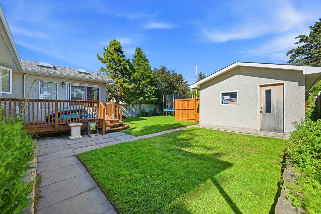 2415 Vista Crescent NE