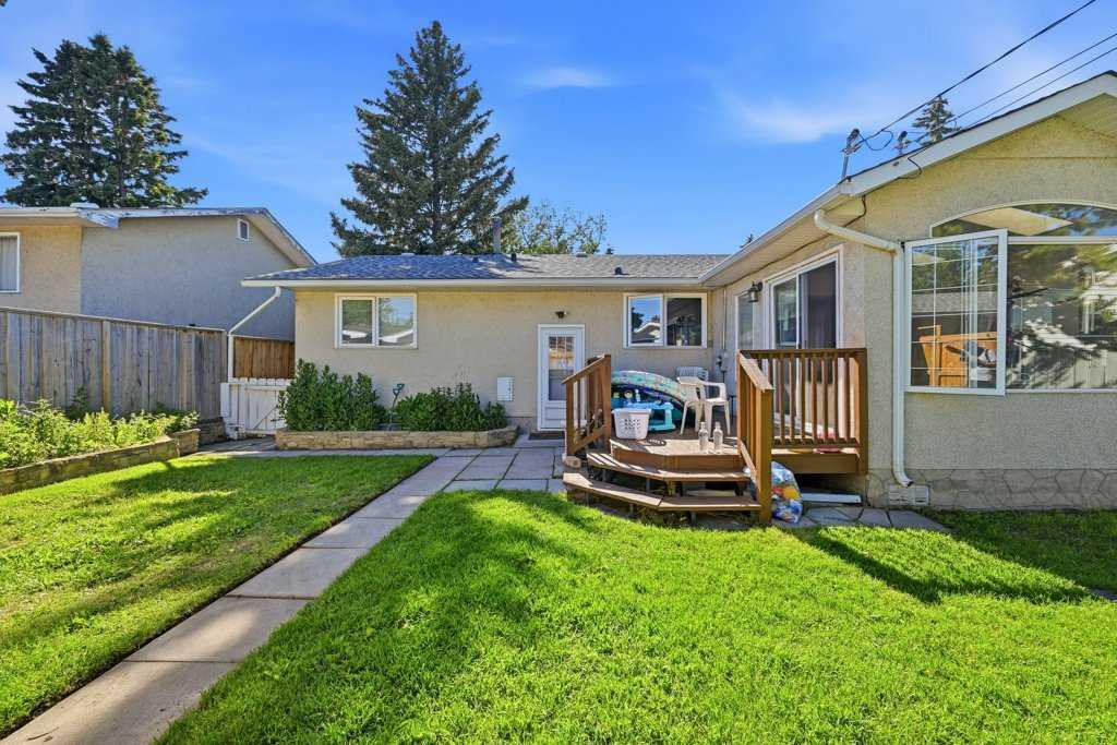 2415 Vista Crescent NE