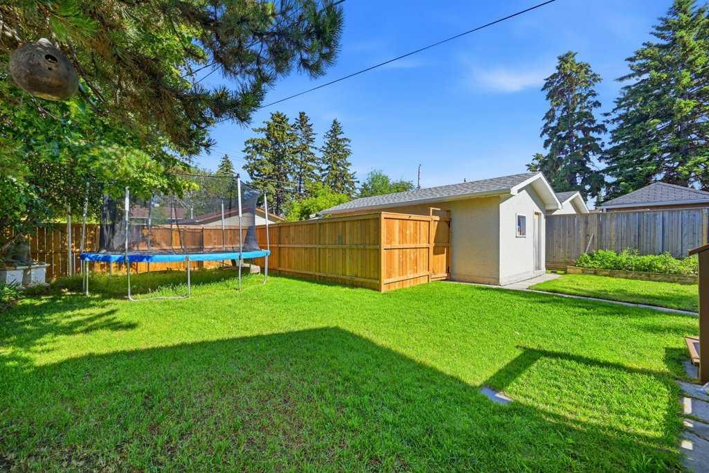 2415 Vista Crescent NE