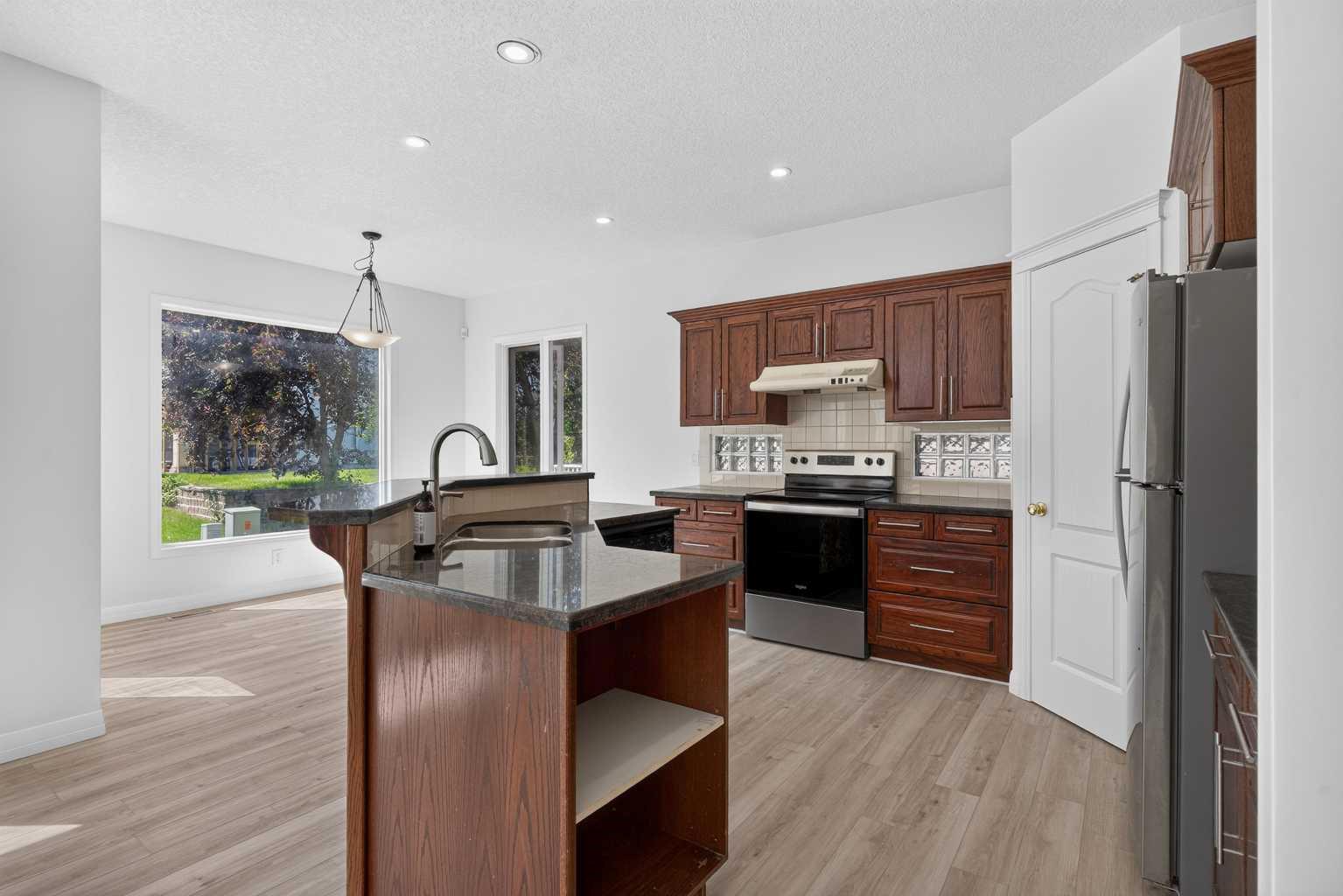 78 Hamptons Circle NW