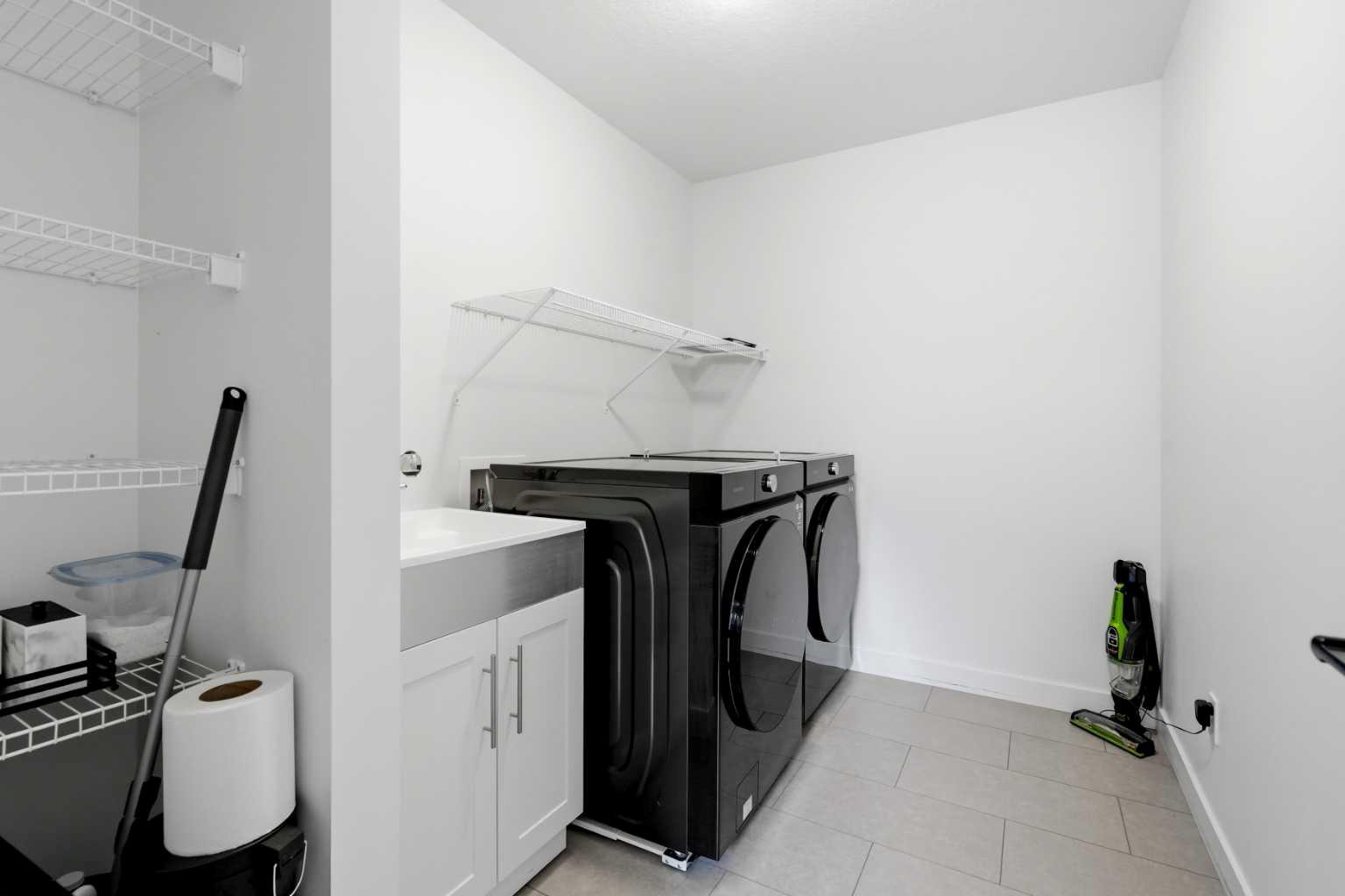 160 Homestead Grove NE