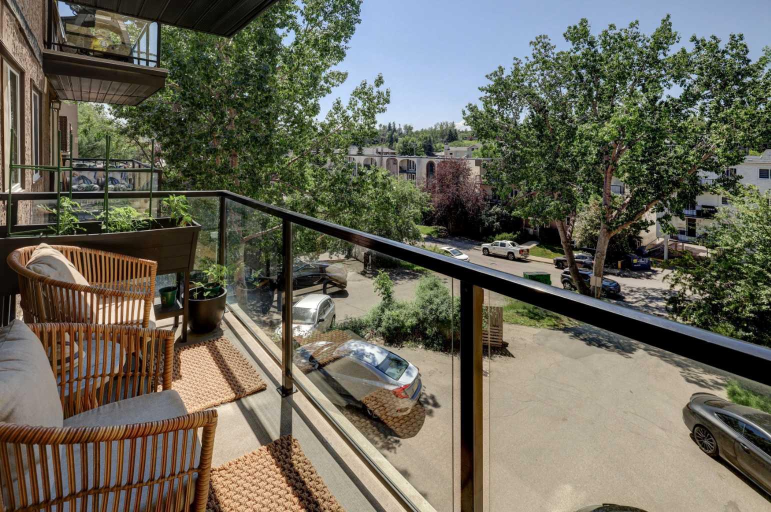 302, 2308 17B Street SW