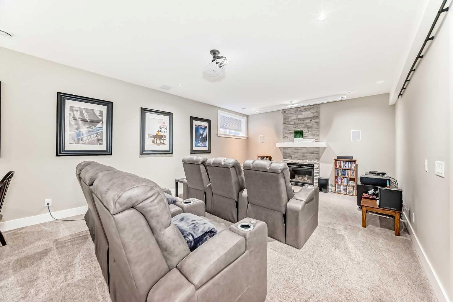 120 KINNIBURGH Circle 