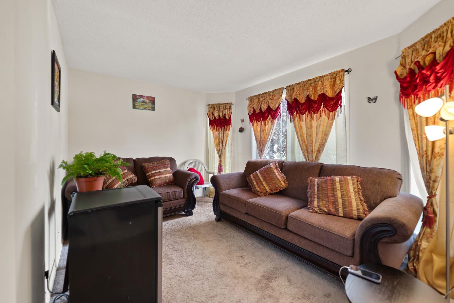 221 Tarington Close NE