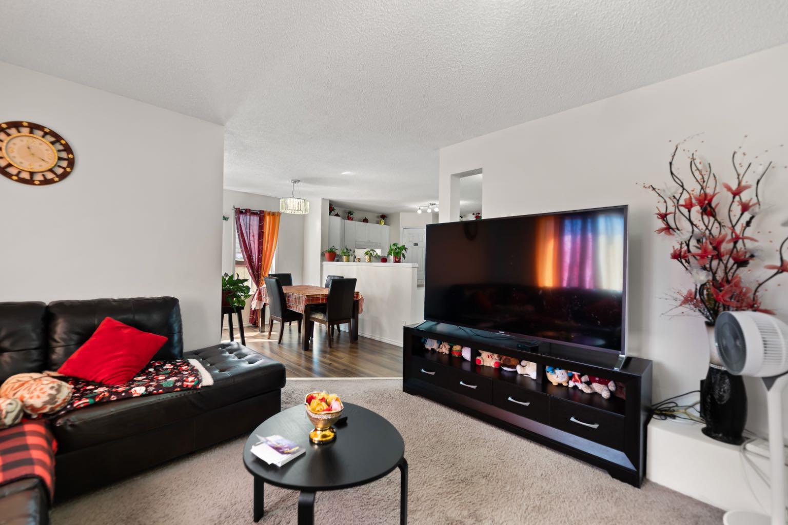 221 Tarington Close NE