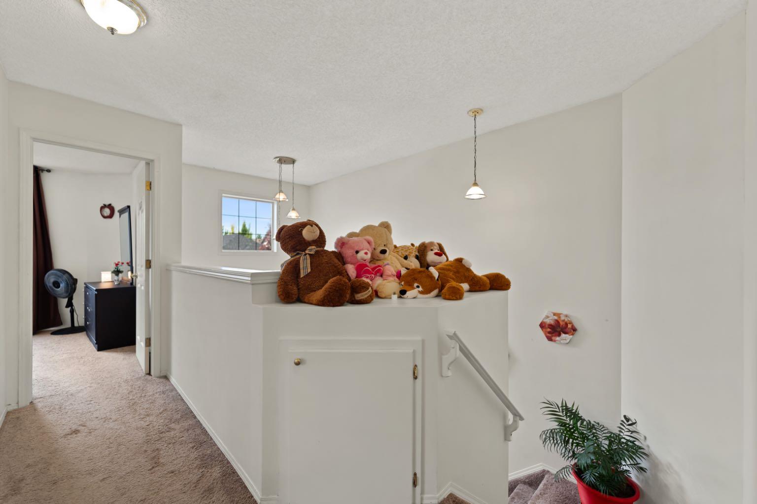 221 Tarington Close NE