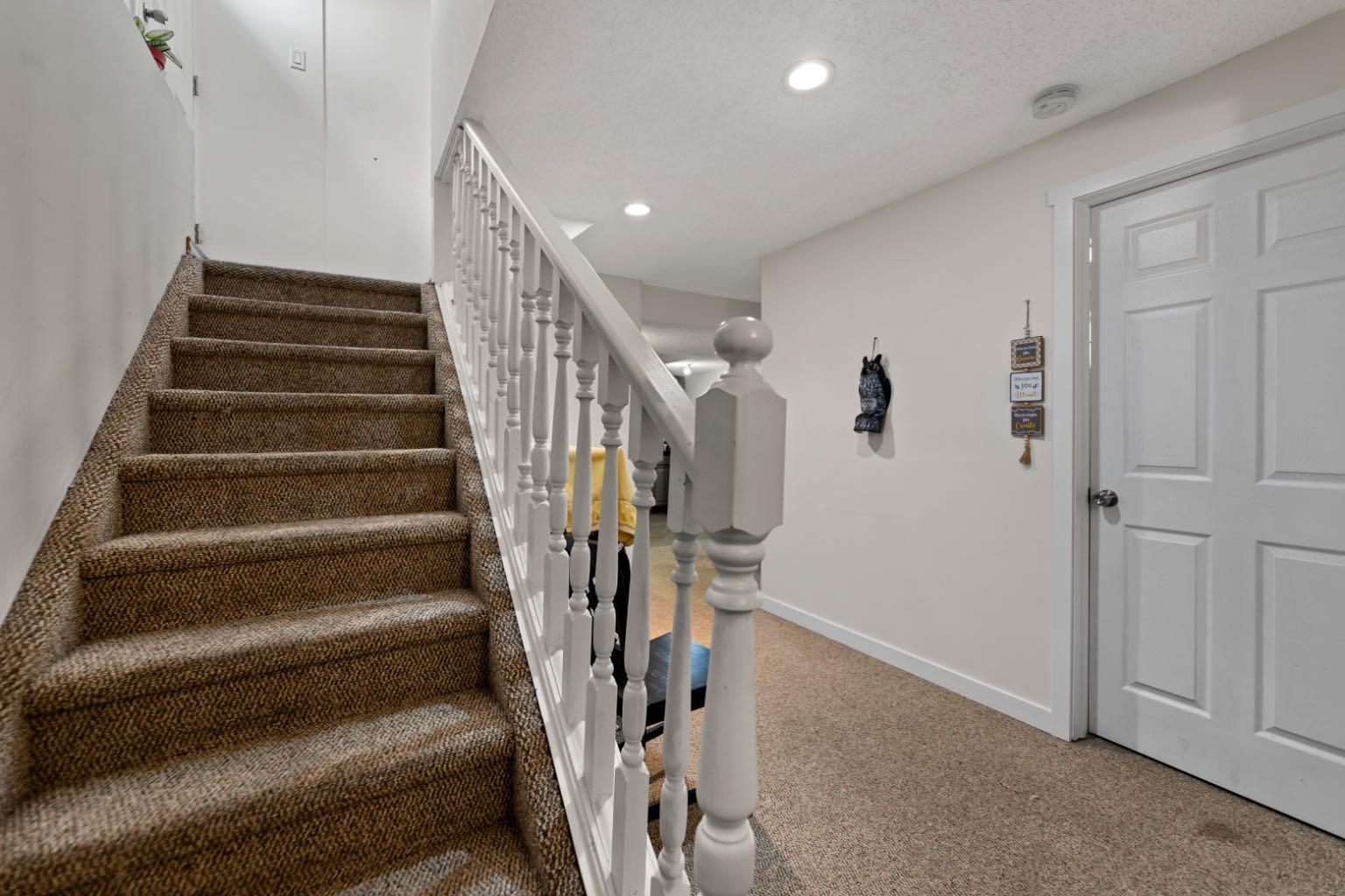 221 Tarington Close NE