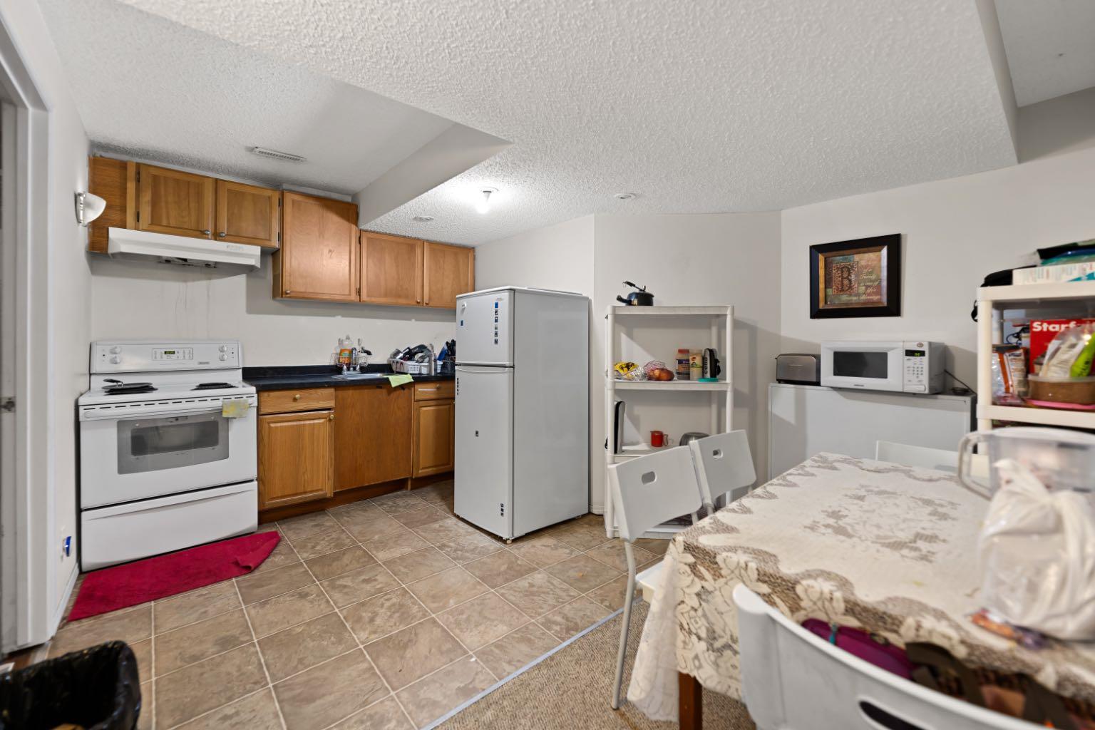 221 Tarington Close NE