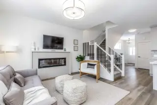 546 Rivercrest View 