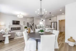 546 Rivercrest View 