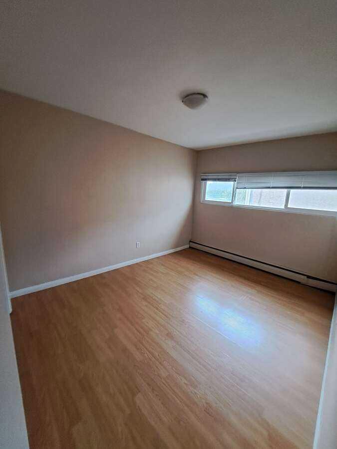 222, 8235 Elbow Drive SW