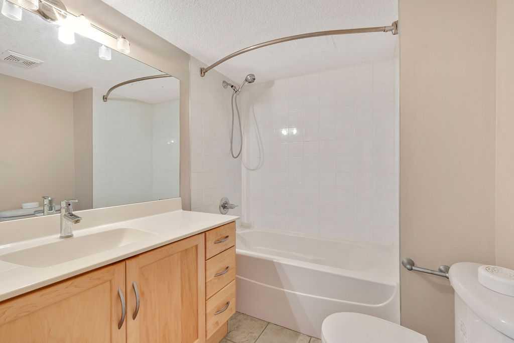 252, 66 Glamis Green SW