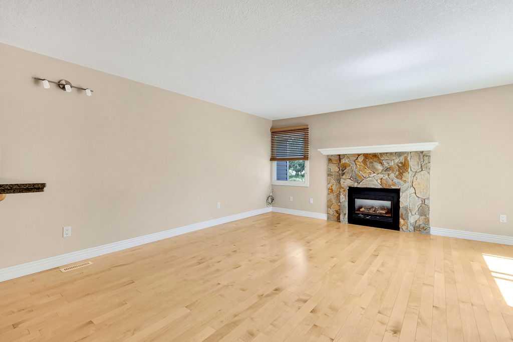 252, 66 Glamis Green SW