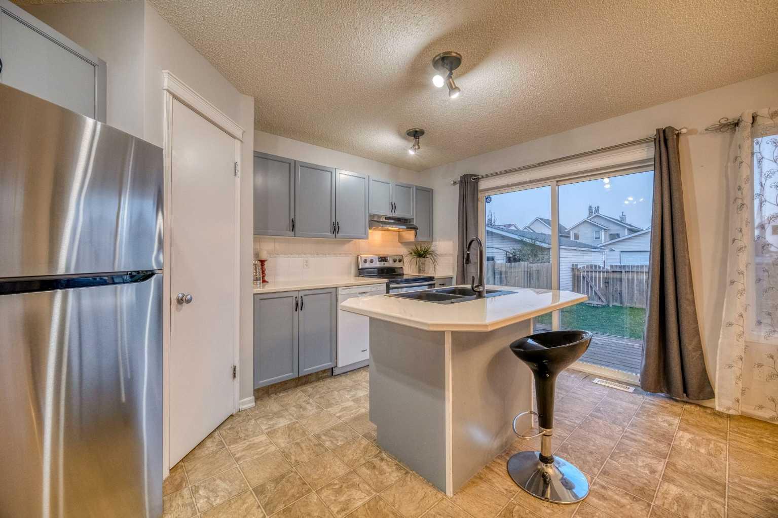 81 Prestwick Avenue SE