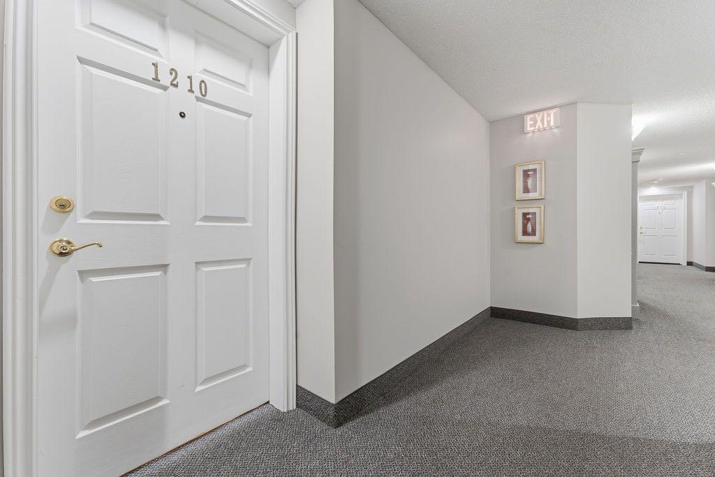 1210, 1210 Sienna Park Green SW