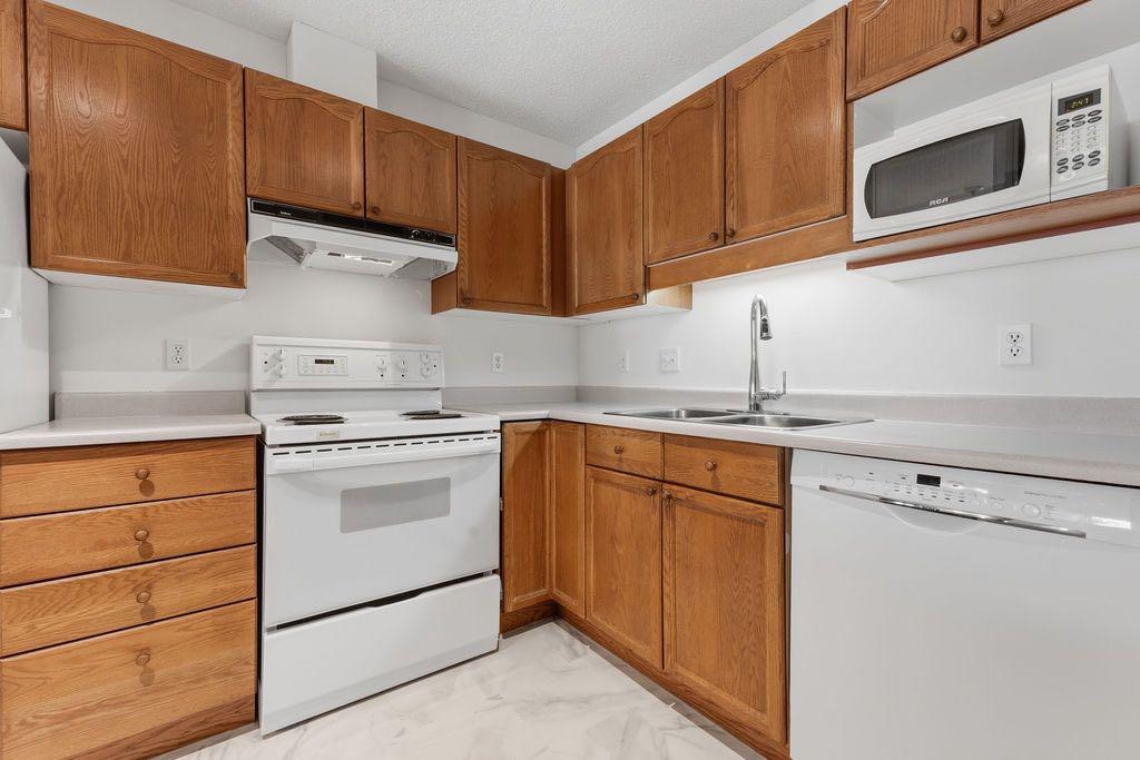 1210, 1210 Sienna Park Green SW