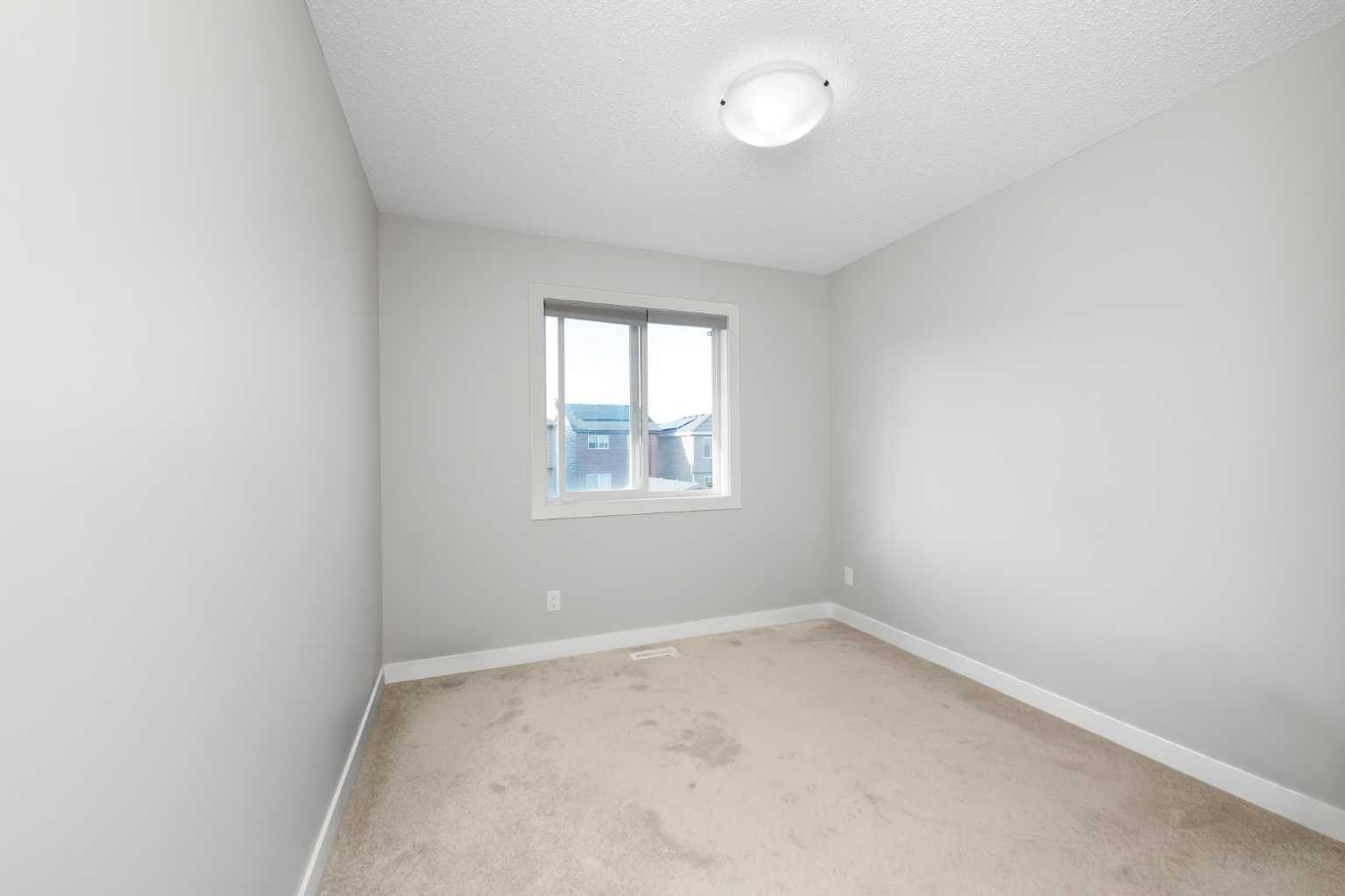 226 Ambleton Drive NW