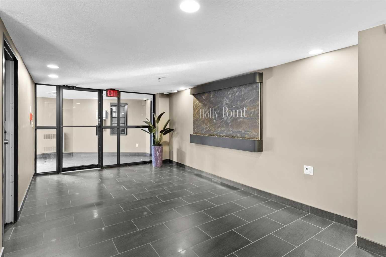 302, 320 Meredith Road NE