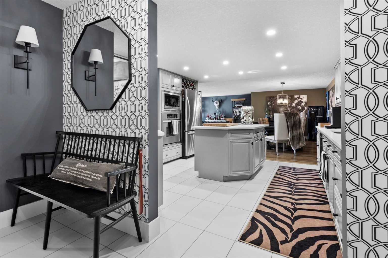 302, 320 Meredith Road NE