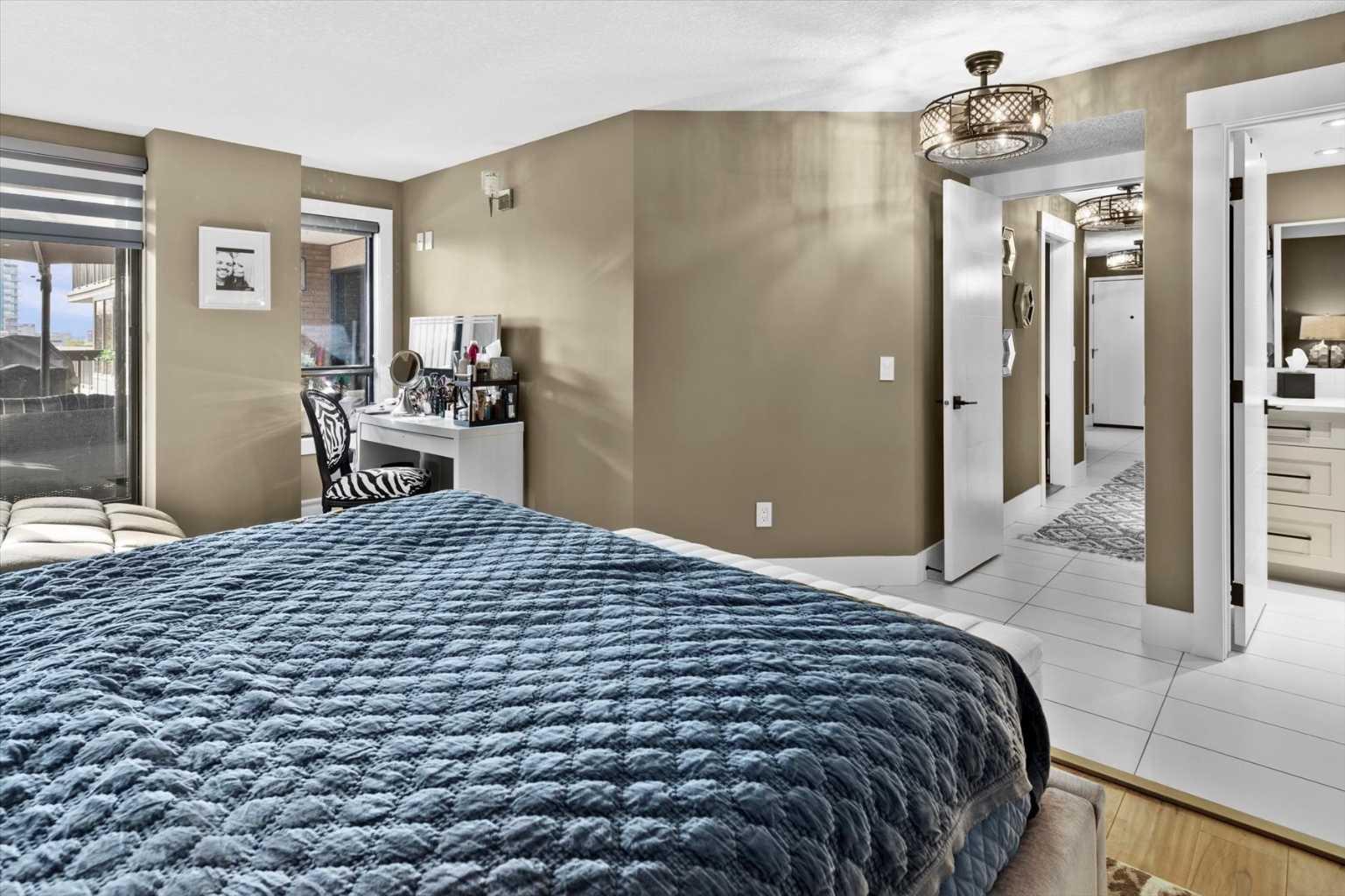 302, 320 Meredith Road NE