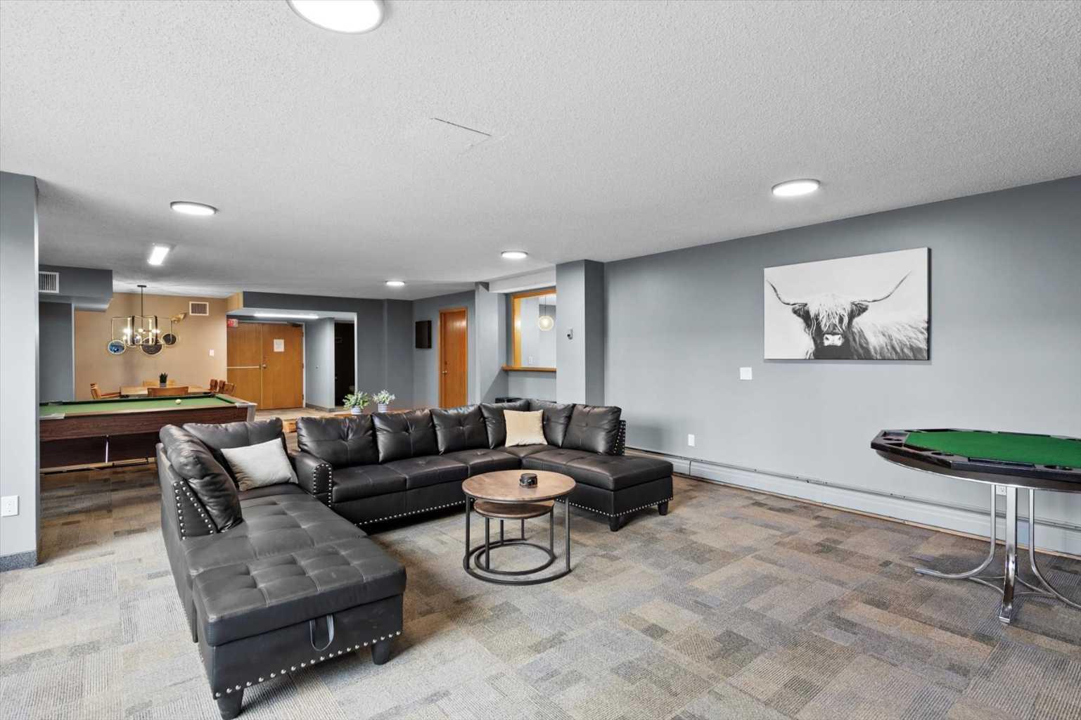 302, 320 Meredith Road NE